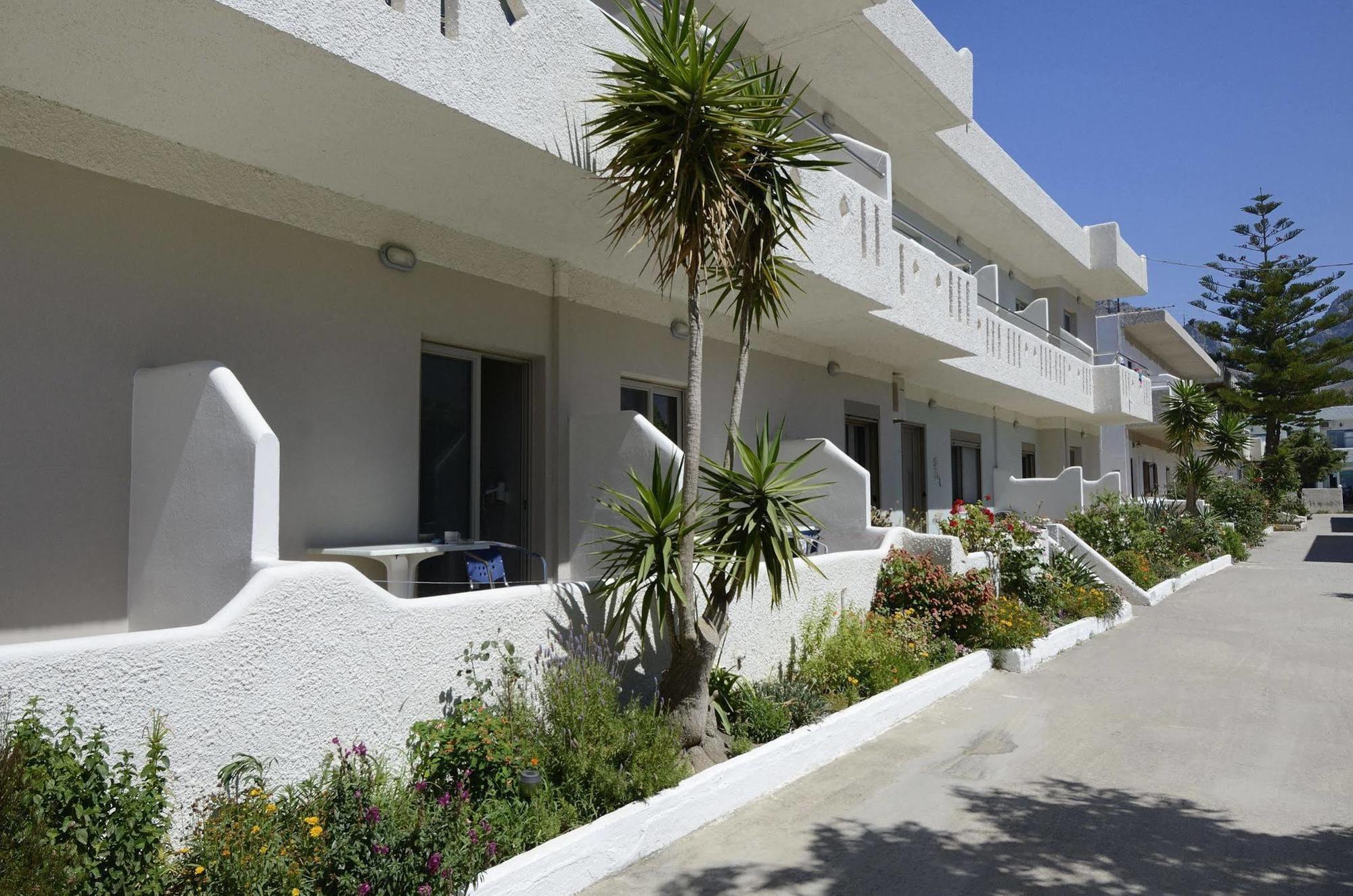 Costas & Chrysoula Aparthotel Plakiász Kültér fotó